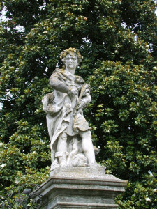 Villa_Cabrini_Moore_Cabrini_statue_02