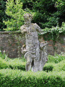 Villa_Cabrini_Moore_Cabrini_statue_04